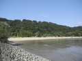 Vom Strand wirkt das ElbeCamp ruhig